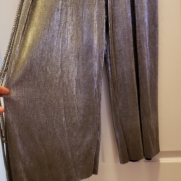 Fantastic, dressy pantsuit for any occasion. - Picture 2 of 4